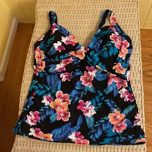 New Lands’ End Tankini top